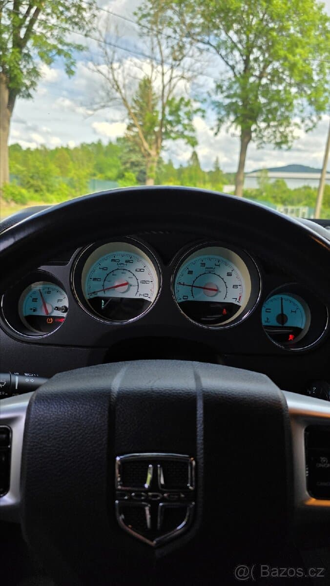 2011 Dodge CHALLENGER - 12