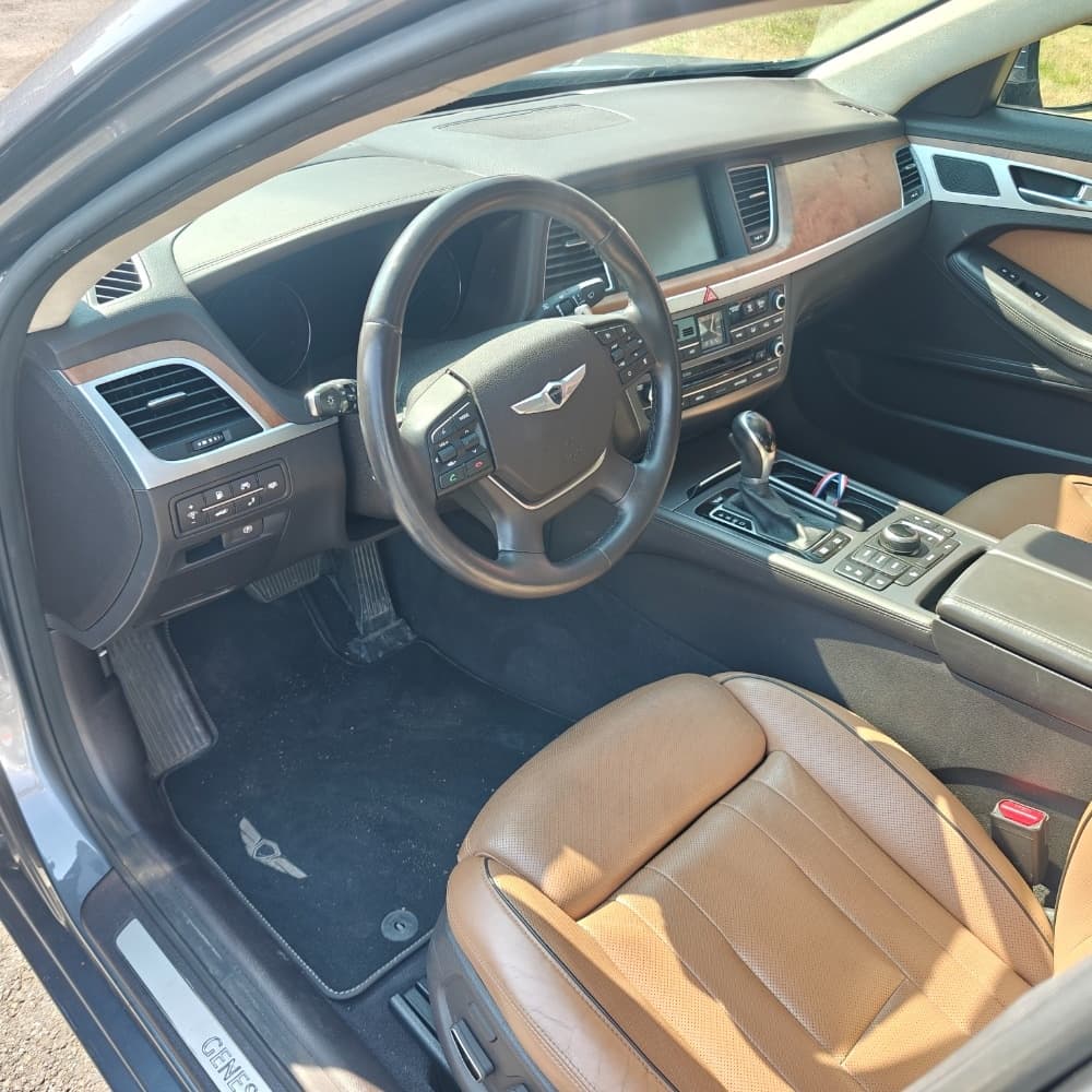 2015 Hyundai GENESIS - 12