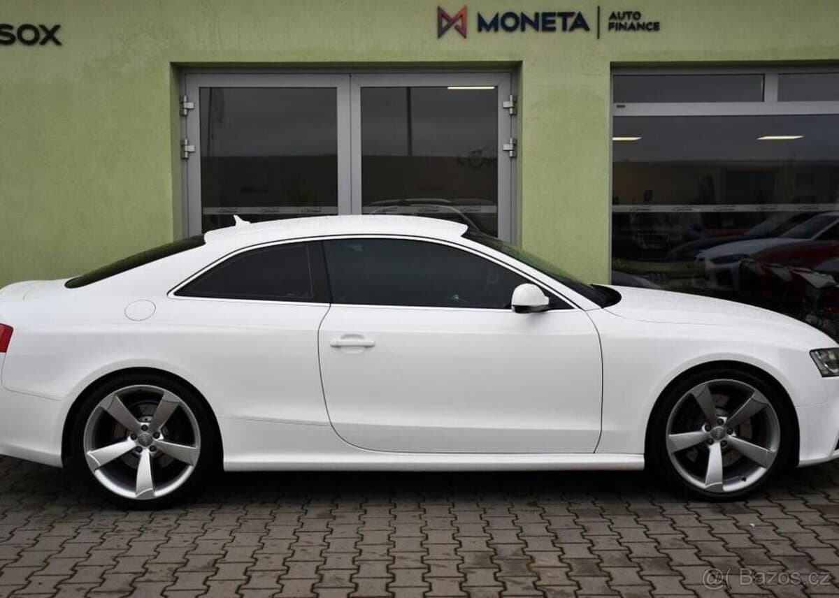 2010 Audi RS5 - 12