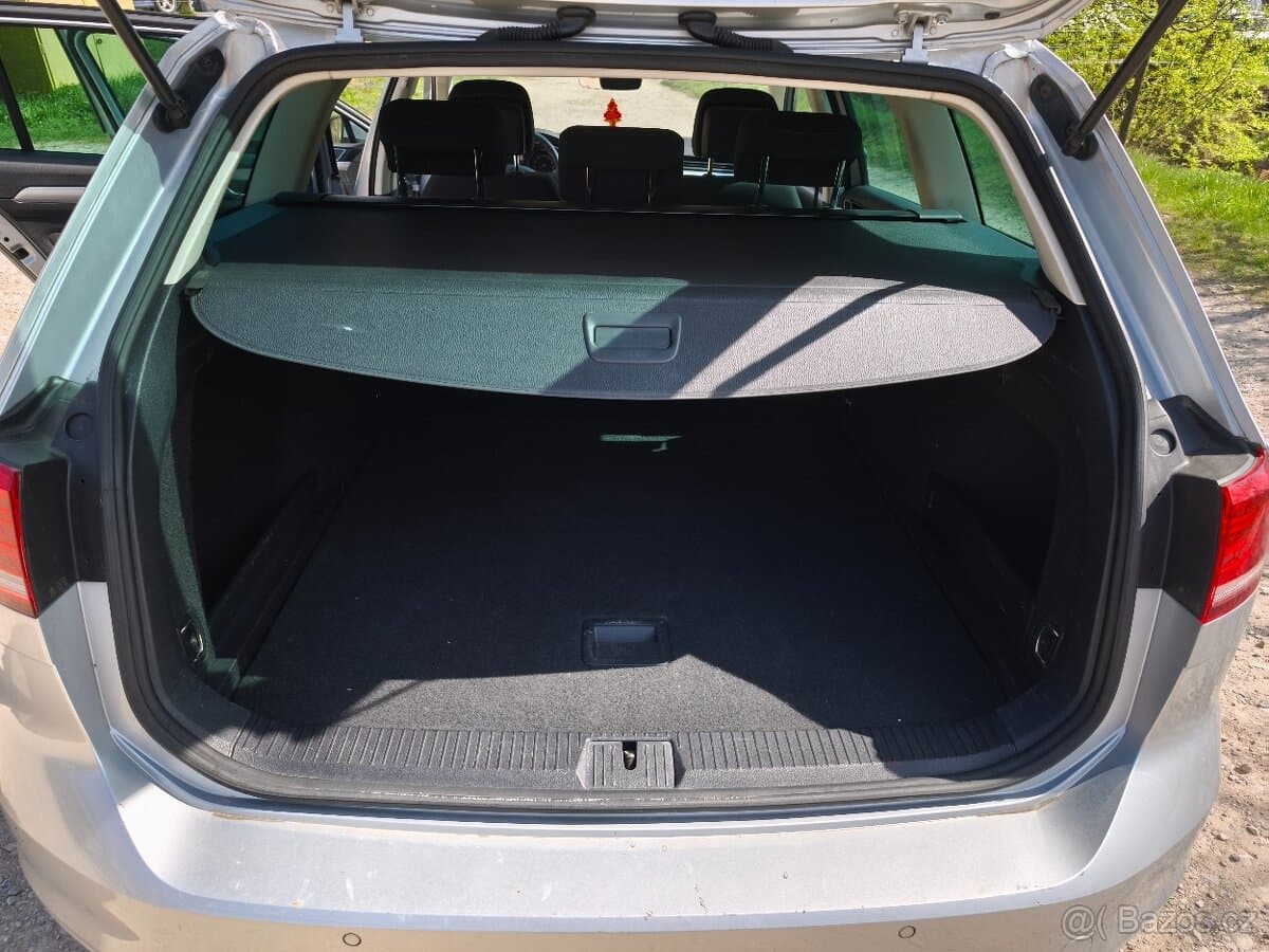 2018 Volkswagen PASSAT - 12