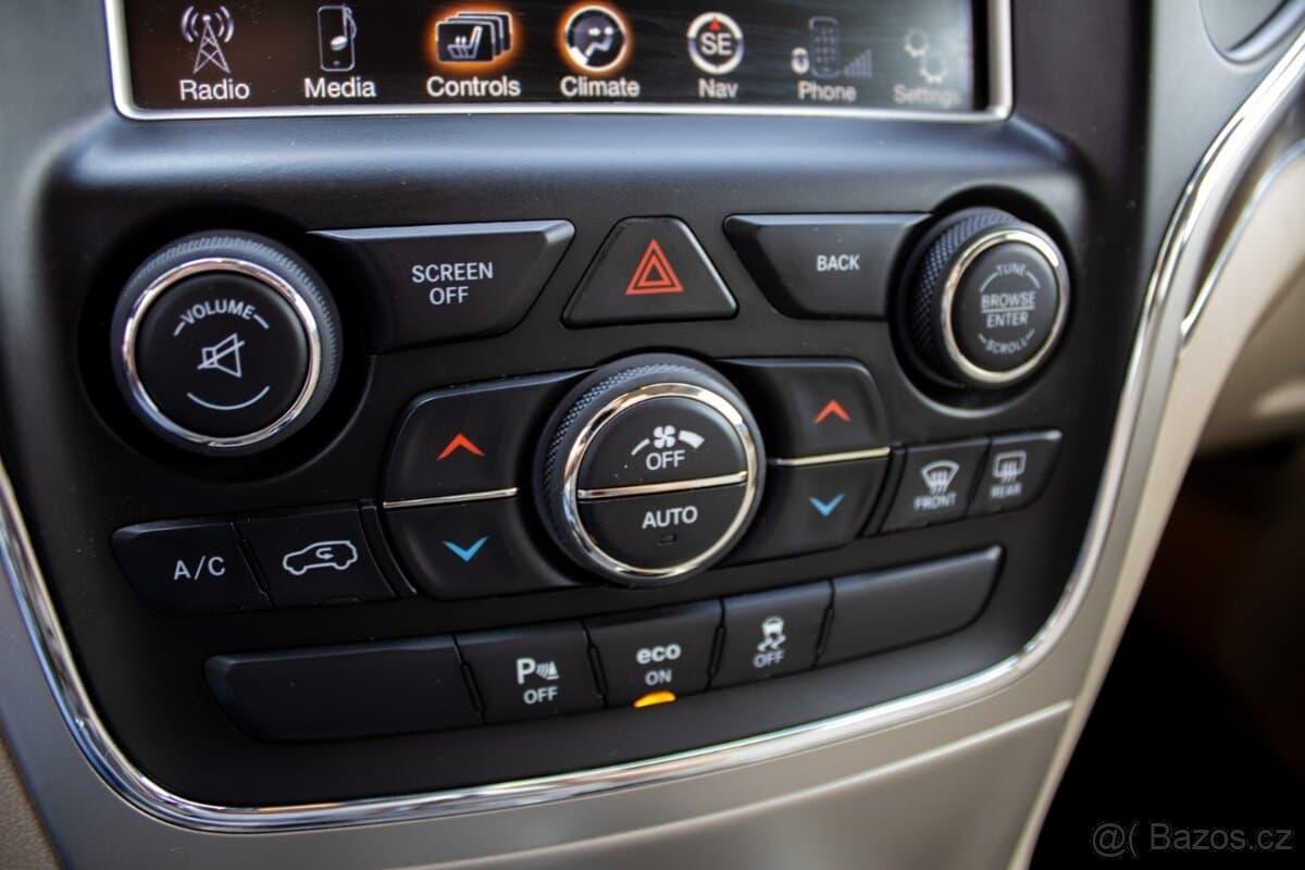 2015 Jeep CHEROKEE - 12