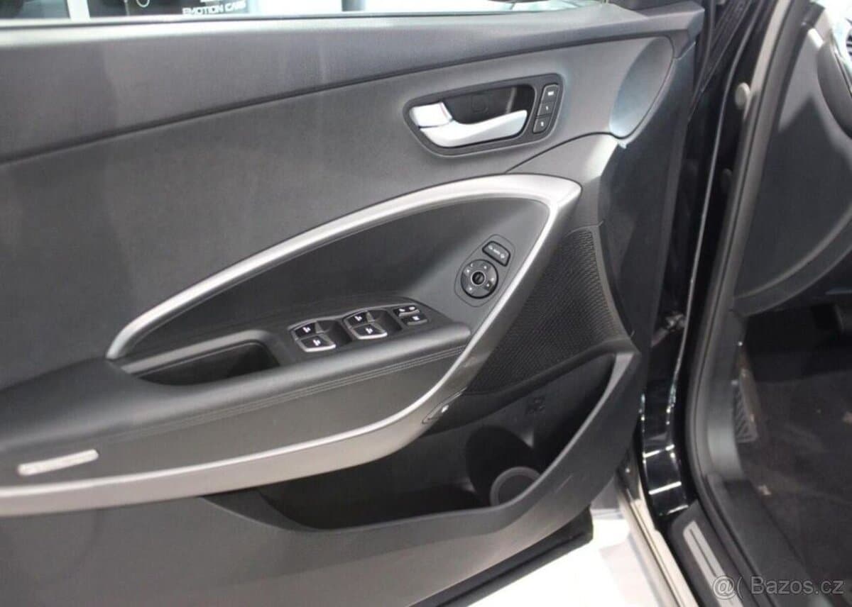 2016 Hyundai SANTA FE - 12