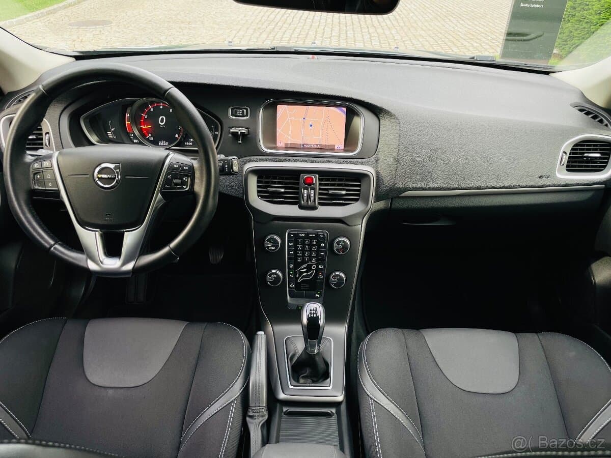 2018 Volvo V40 - 12
