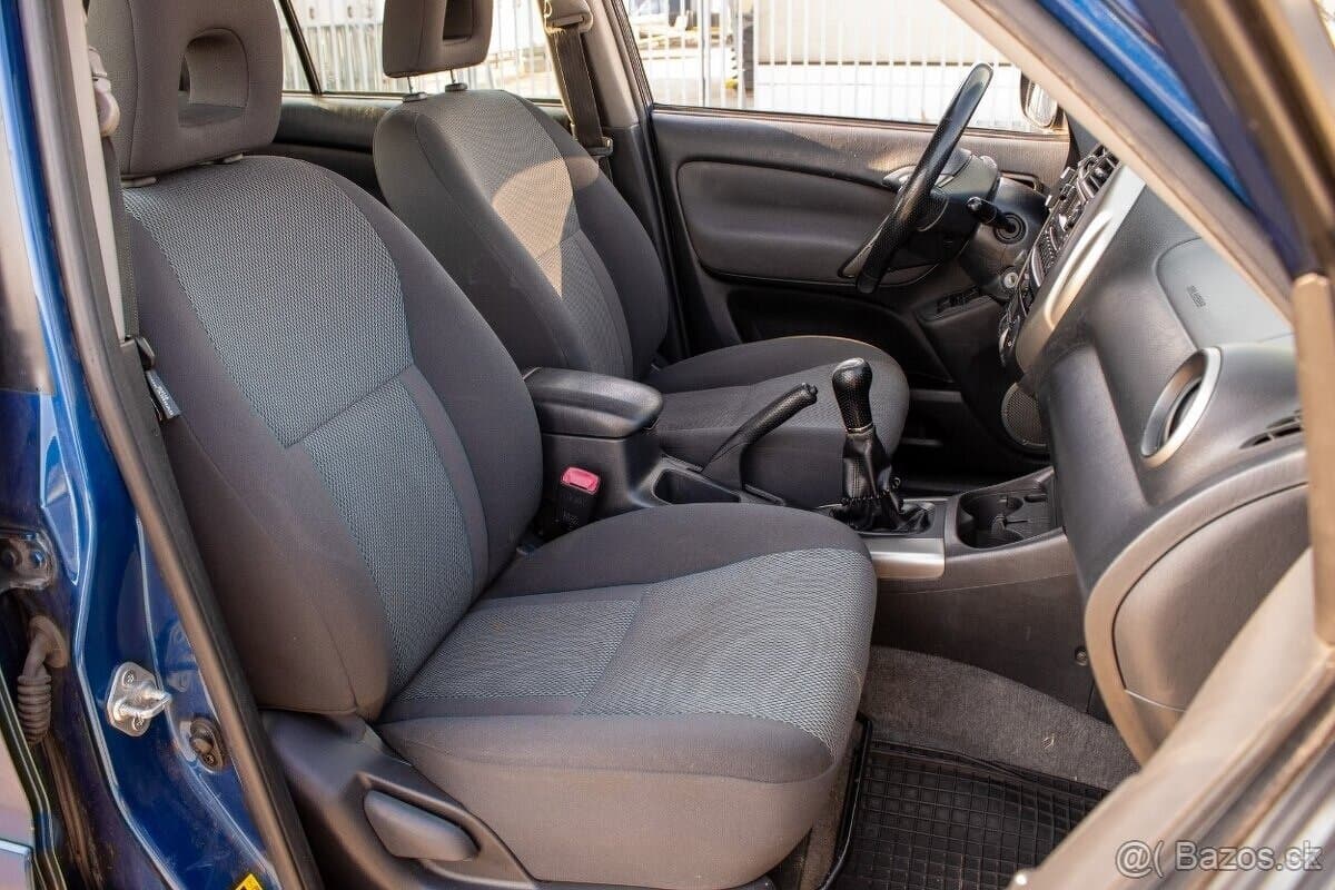 2005 Toyota RAV4 - 12