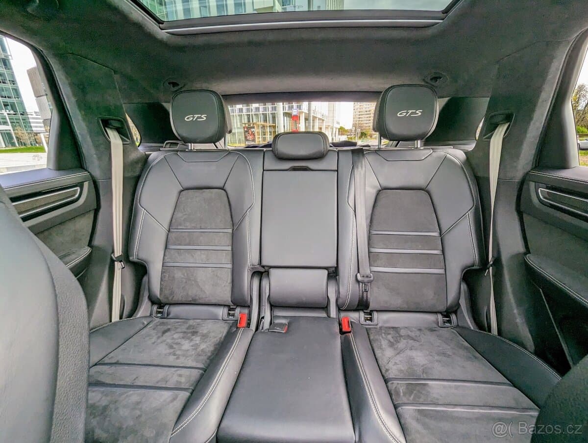 2022 Porsche CAYENNE - 12