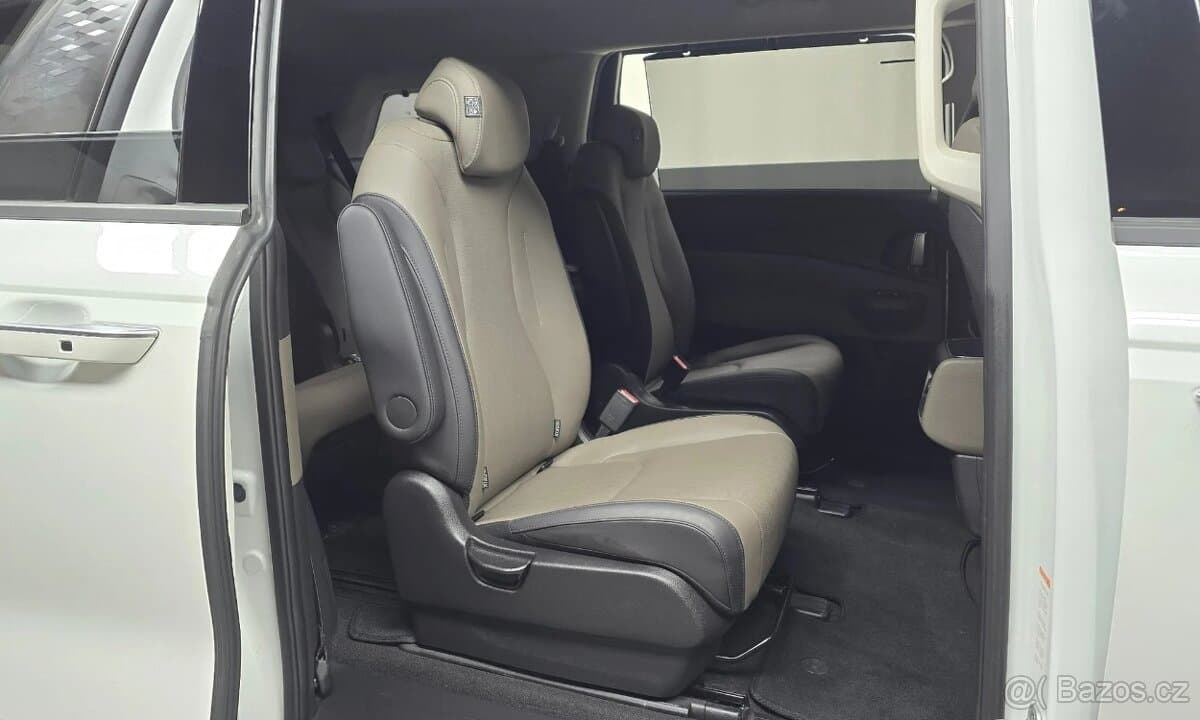 2024 Kia CARNIVAL - 12
