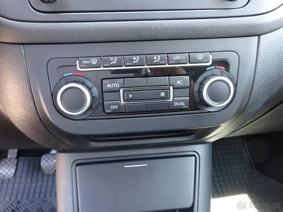 2011 Volkswagen GOLF - 12