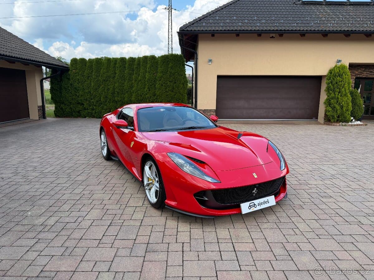 2022 Ferrari 812 - 12