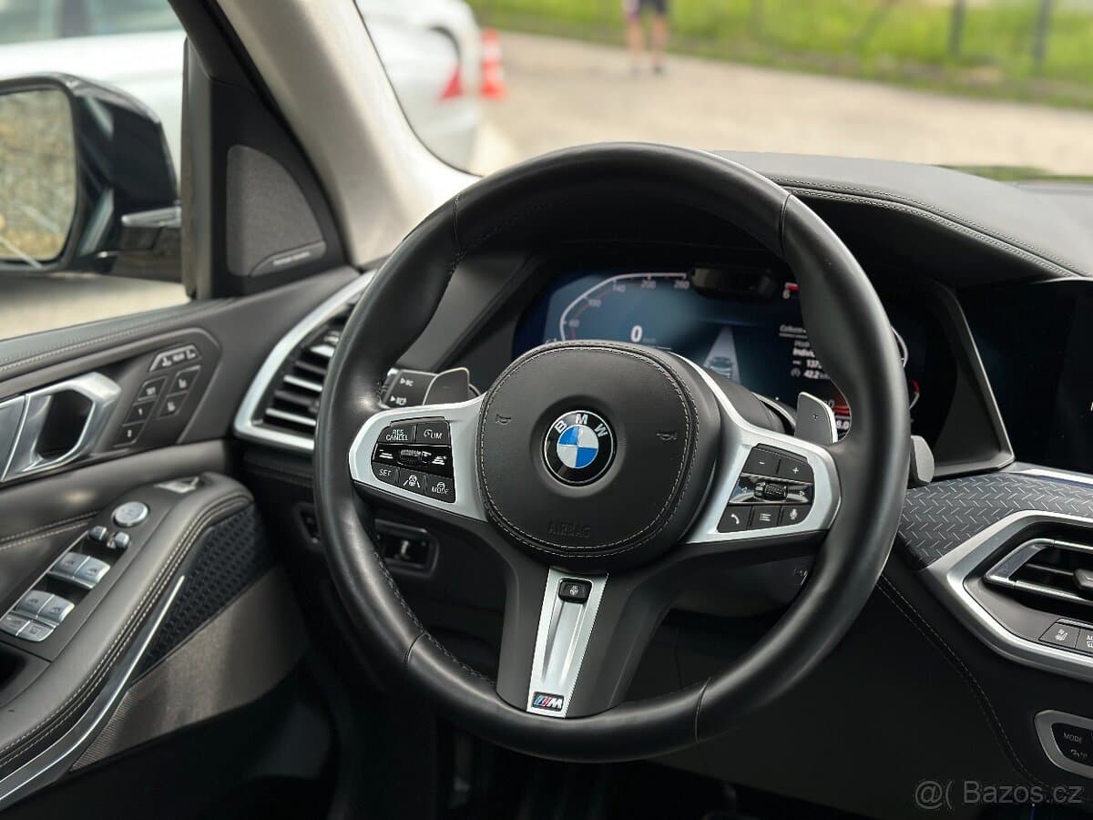 2022 BMW X7 - 12
