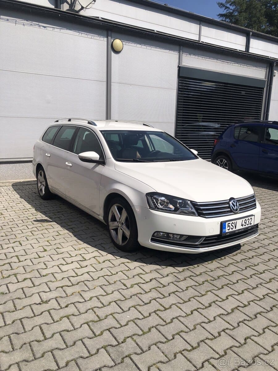 2011 Volkswagen PASSAT - 12