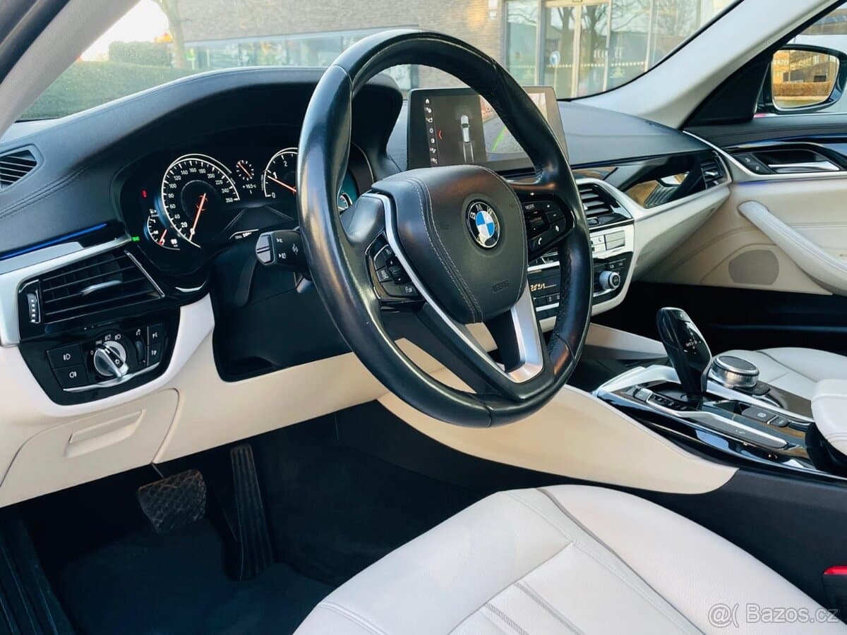 2019 BMW 5-SERIES - 12