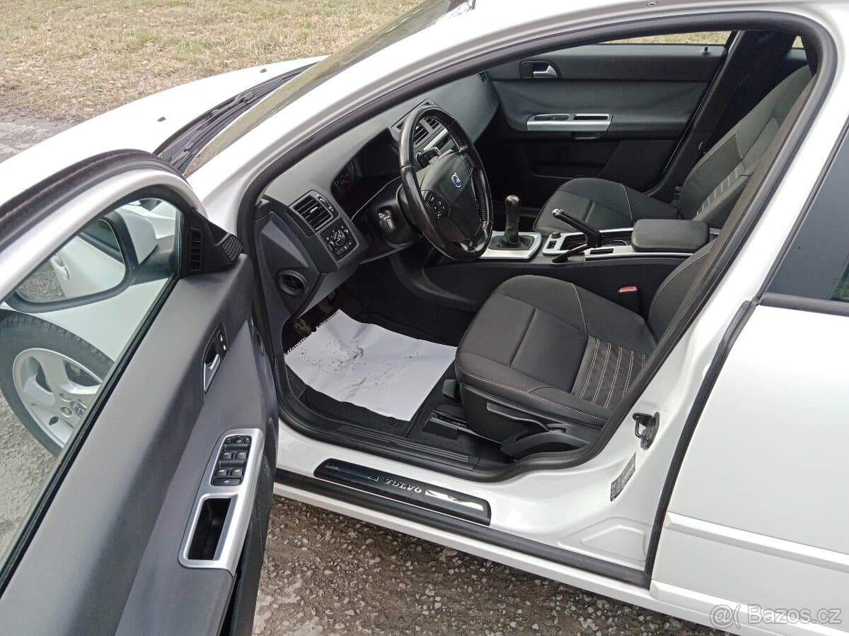 2011 Volvo V50 - 12