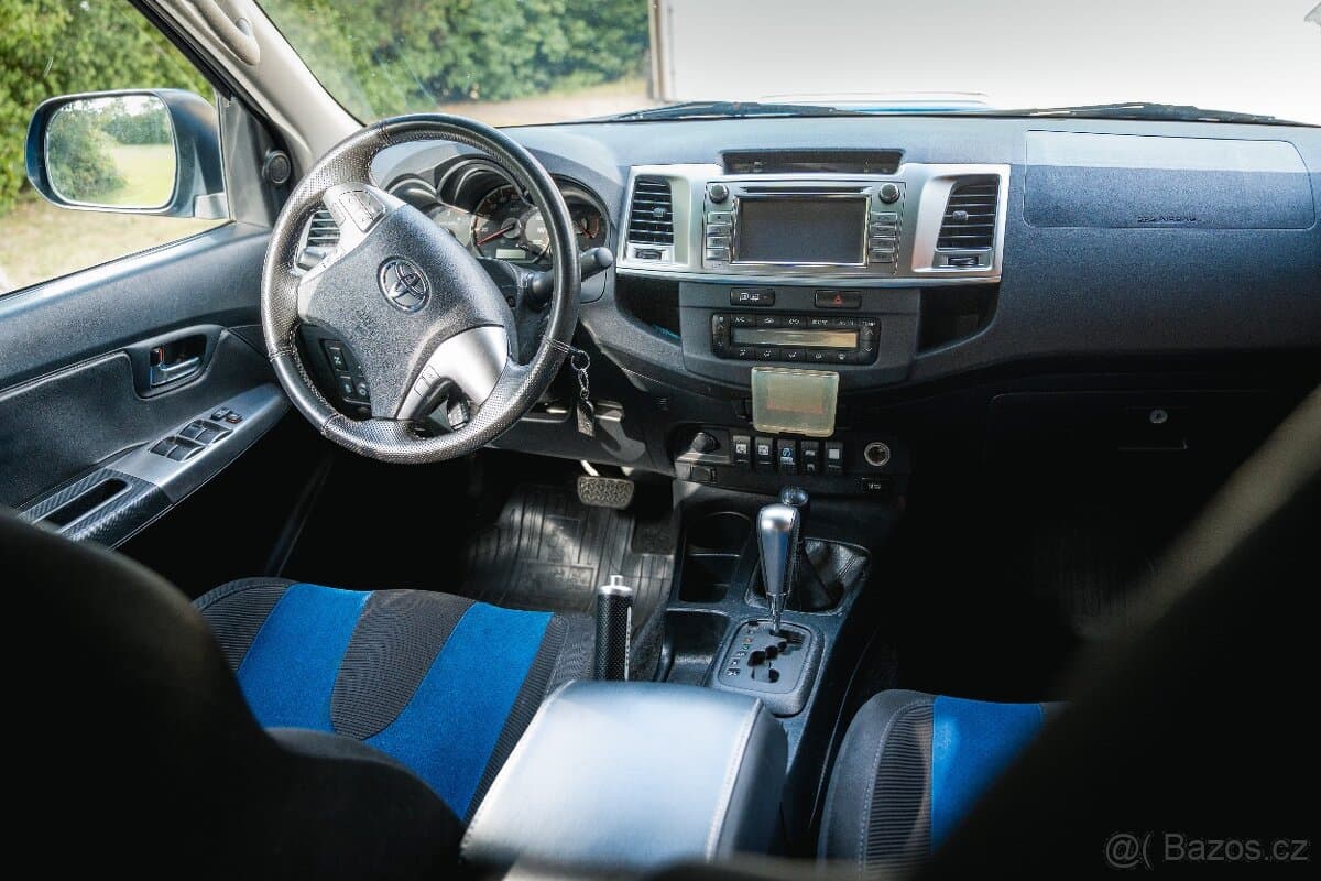 Toyota HILUX - 12