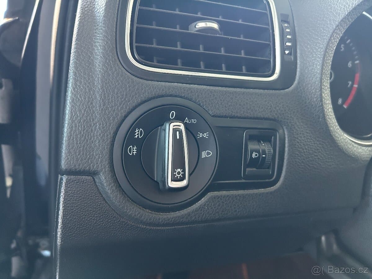 2015 Volkswagen POLO - 12