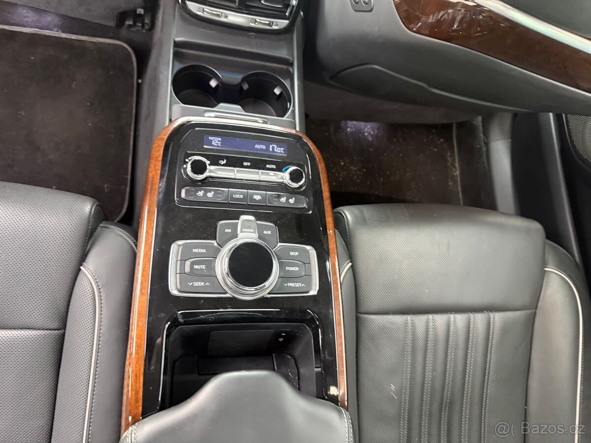 2017 Genesis G90 - 12