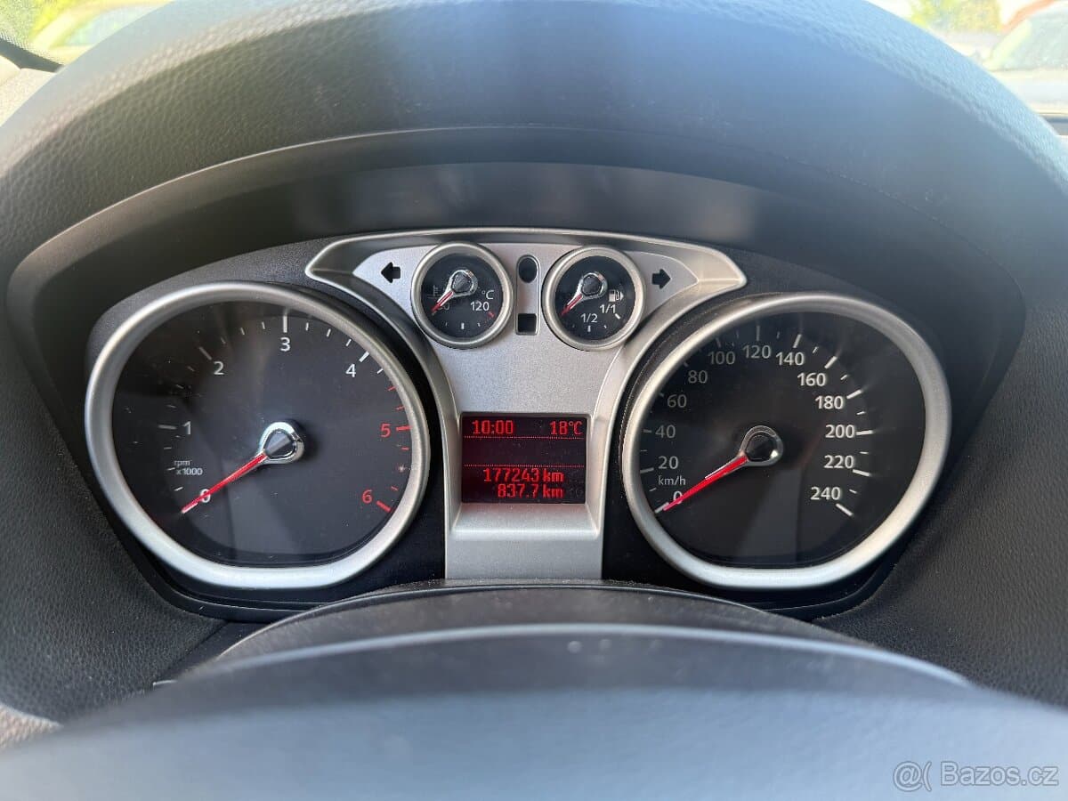 2010 Ford KUGA - 12