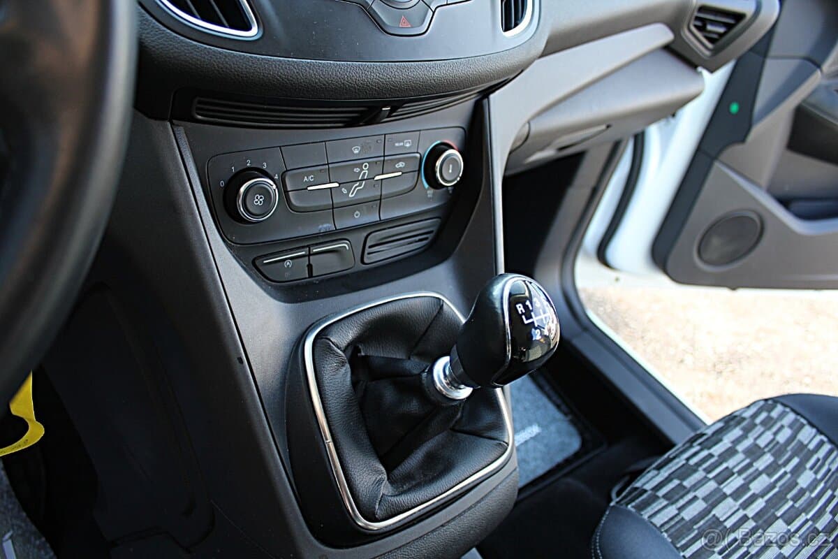 2015 Ford C-MAX - 12