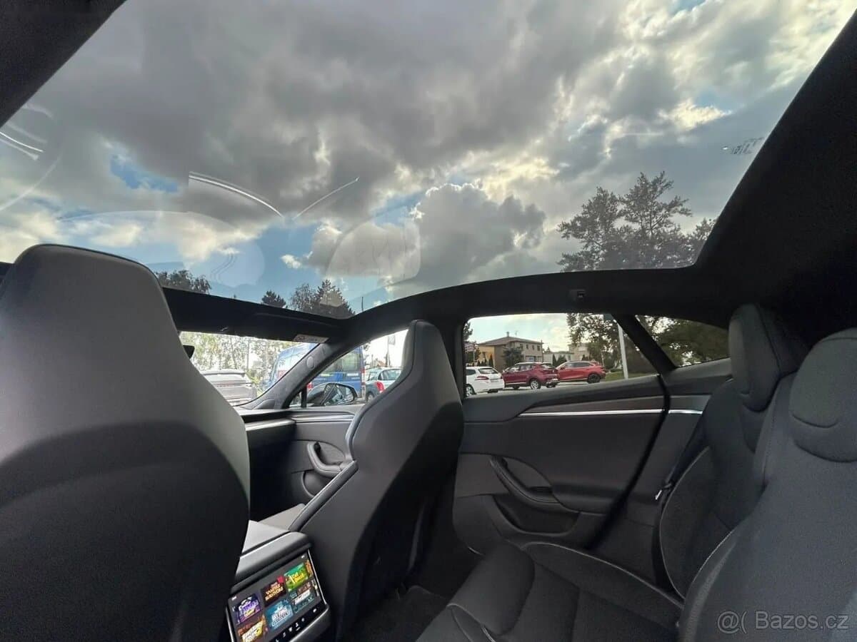 2024 Tesla MODEL S - 12