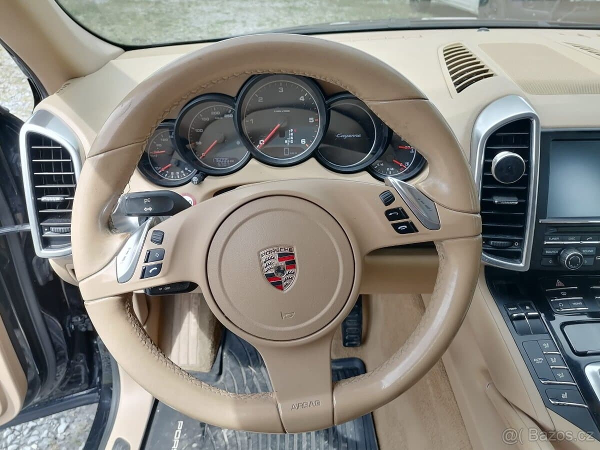 2011 Porsche CAYENNE - 12
