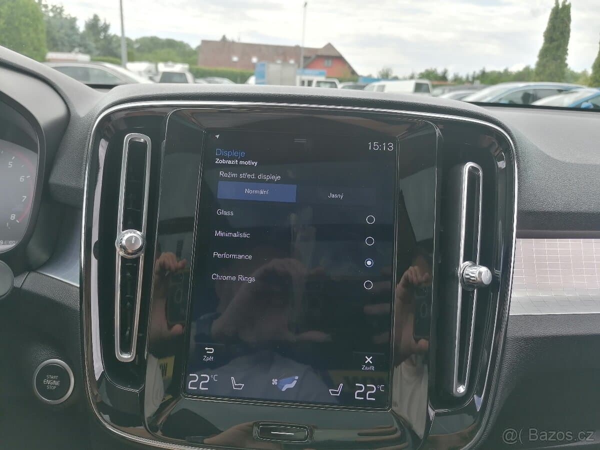 2020 Volvo XC40 - 12