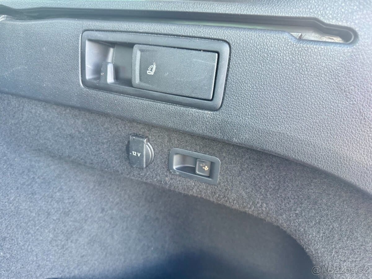 Volkswagen PASSAT - 12