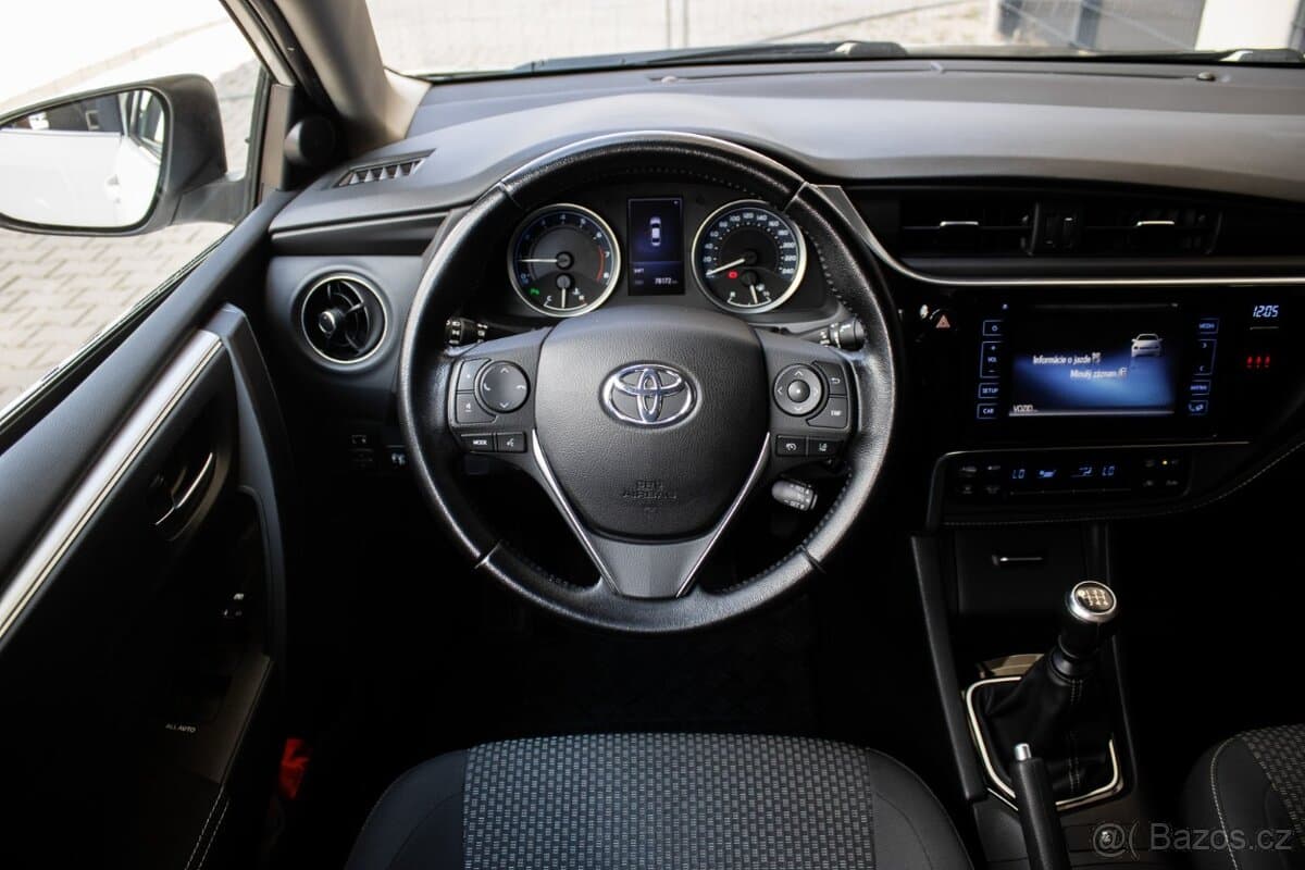 2017 Toyota COROLLA - 12