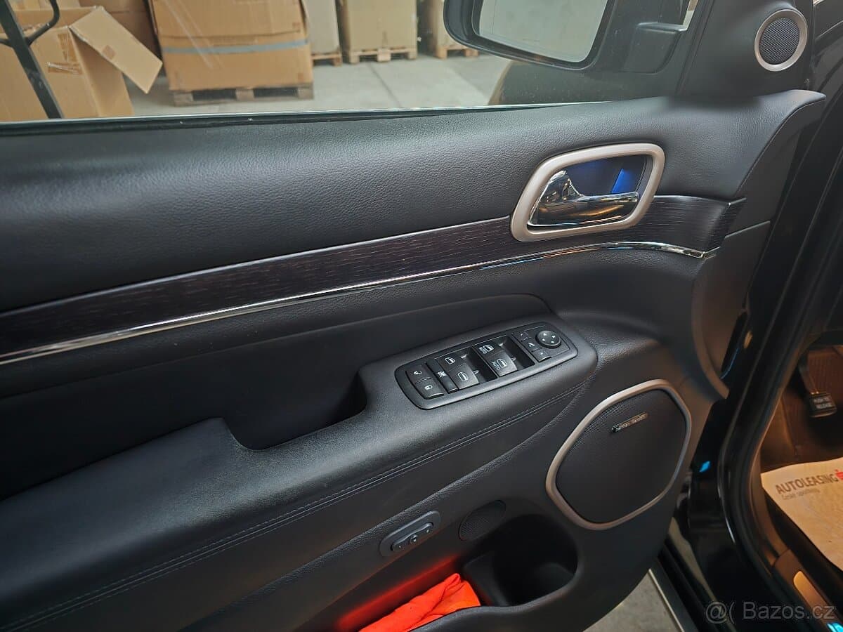 2016 Jeep CHEROKEE - 12