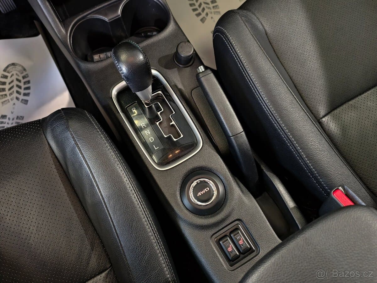 2012 Mitsubishi OUTLANDER - 12