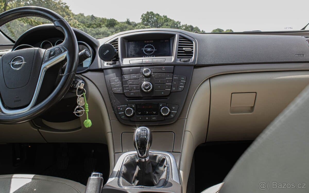 2011 Opel INSIGNIA - 12