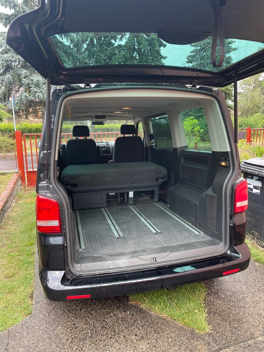 2011 Volkswagen MULTIVAN - 12