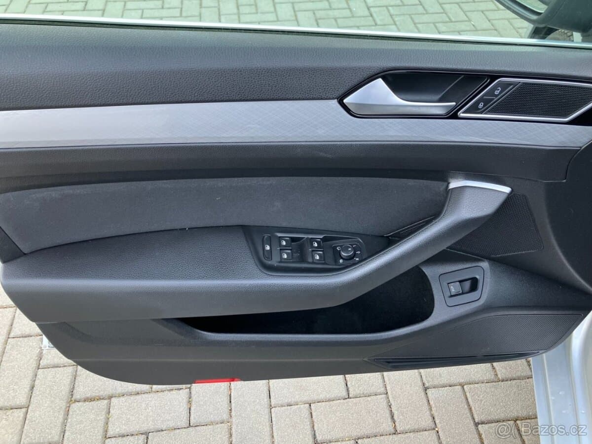 2020 Volkswagen PASSAT - 12