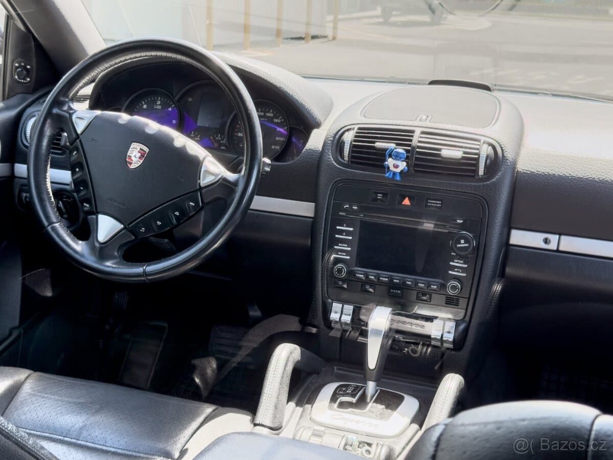 2010 Porsche CAYENNE - 12