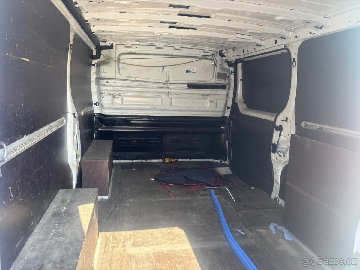 2020 Renault TRAFIC - 12