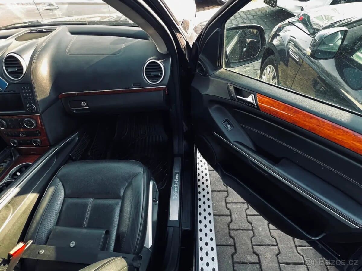 Mercedes-Benz GL - 12