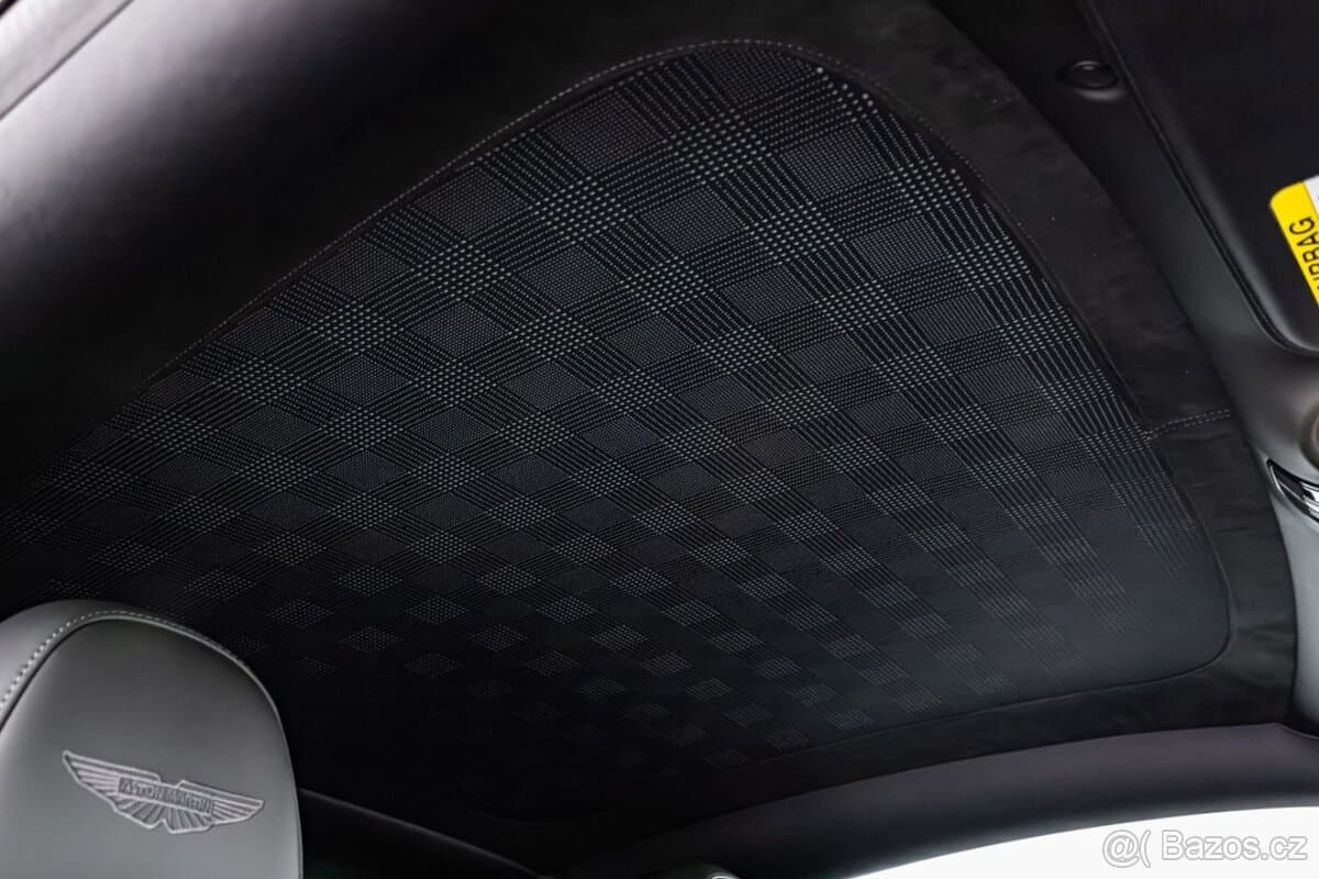 2025 Aston Martin DB12 - 12