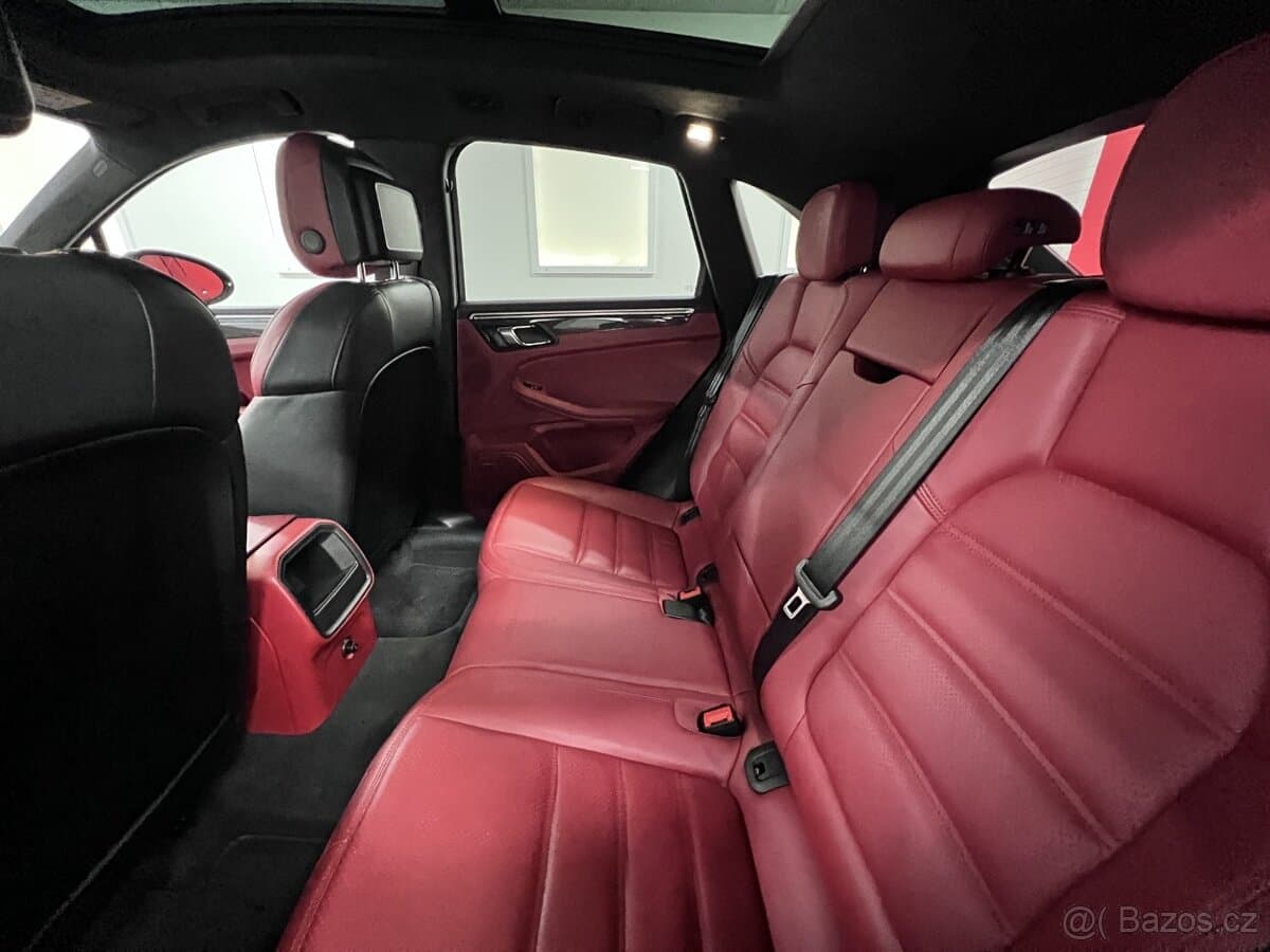 2015 Porsche MACAN - 12