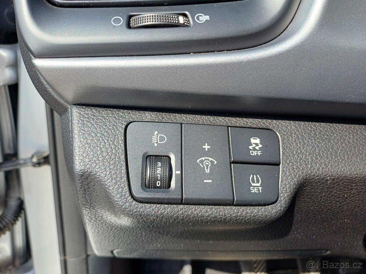 2018 Kia RIO - 12