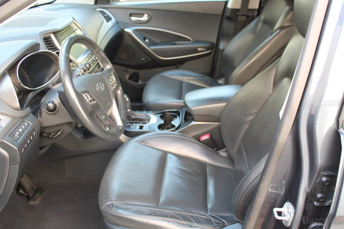2017 Hyundai SANTA FE - 12