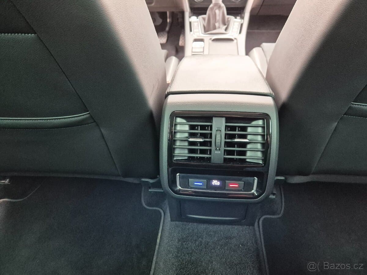 2020 Volkswagen PASSAT - 12