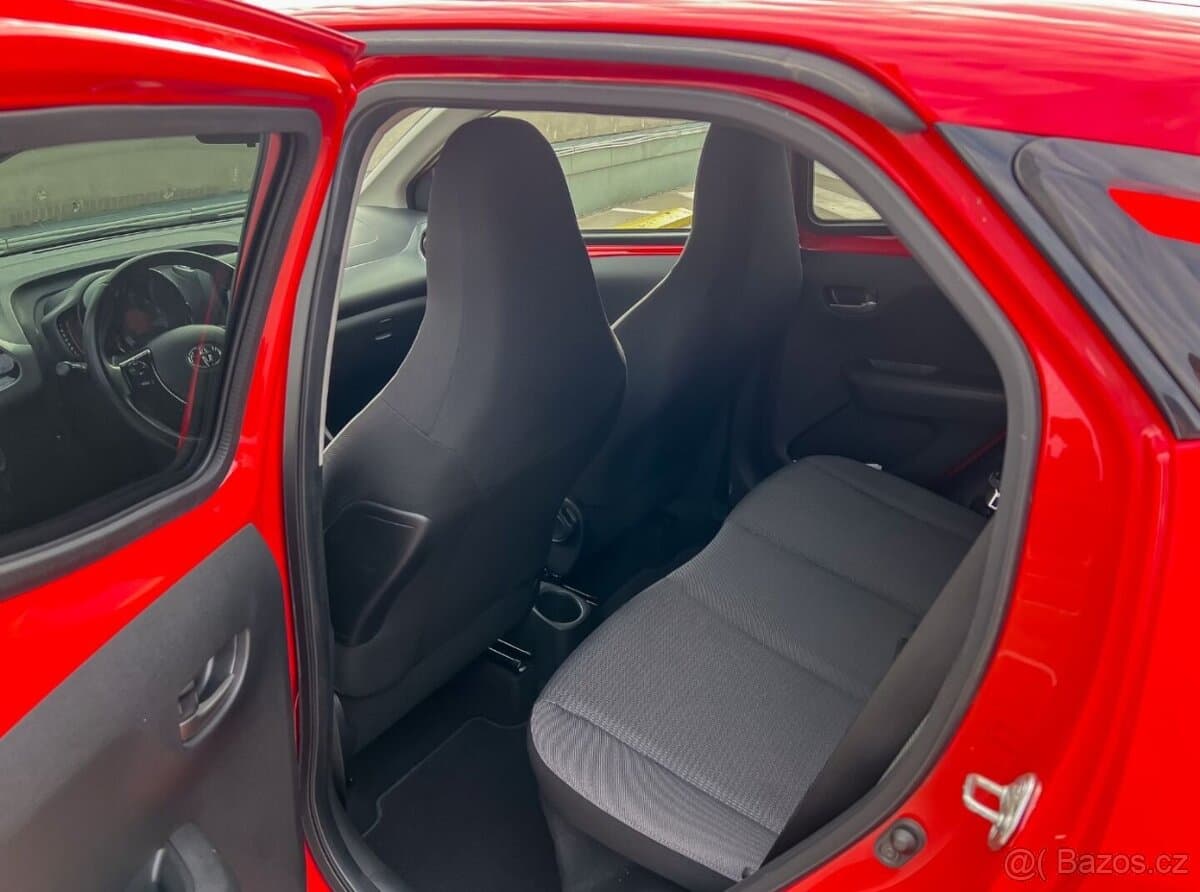 2021 Toyota AYGO - 12