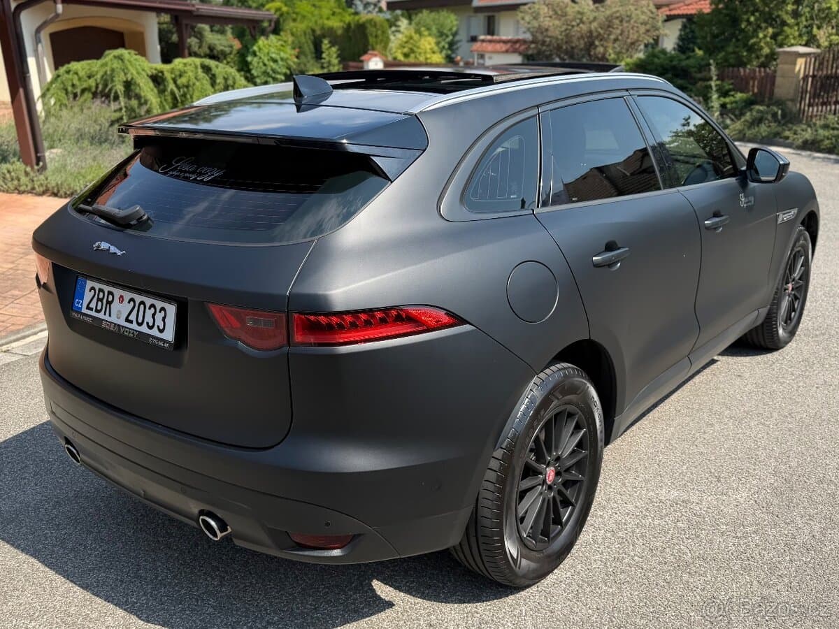 Jaguar F-PACE - 12