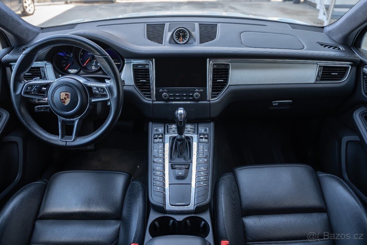2018 Porsche MACAN - 12
