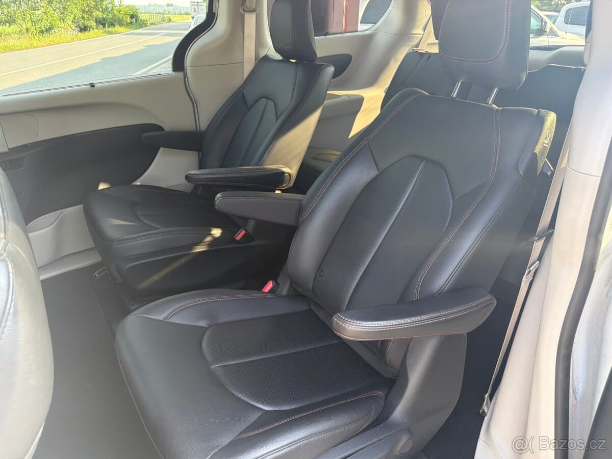2019 Chrysler PACIFICA - 12