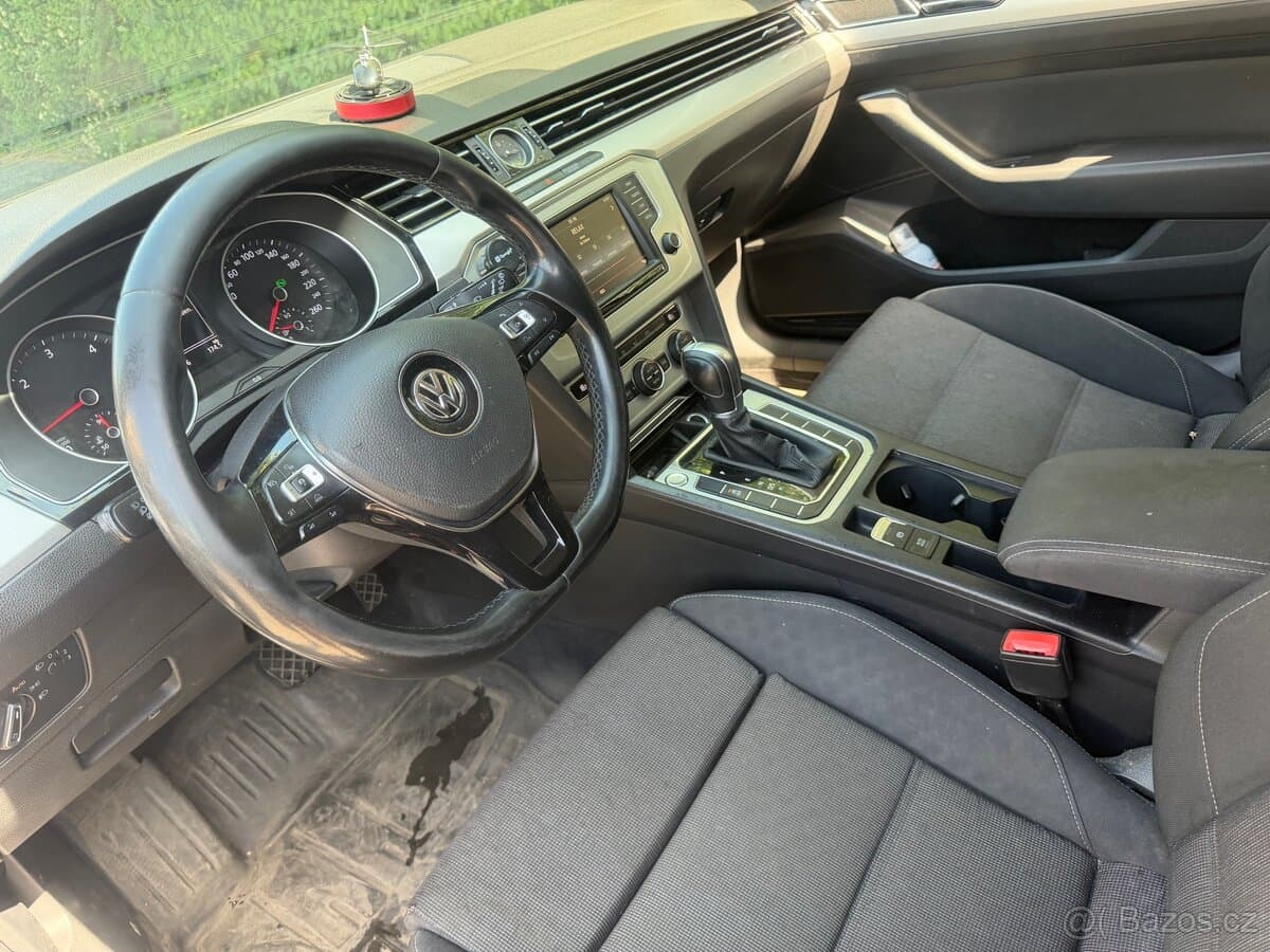 2015 Volkswagen PASSAT - 12