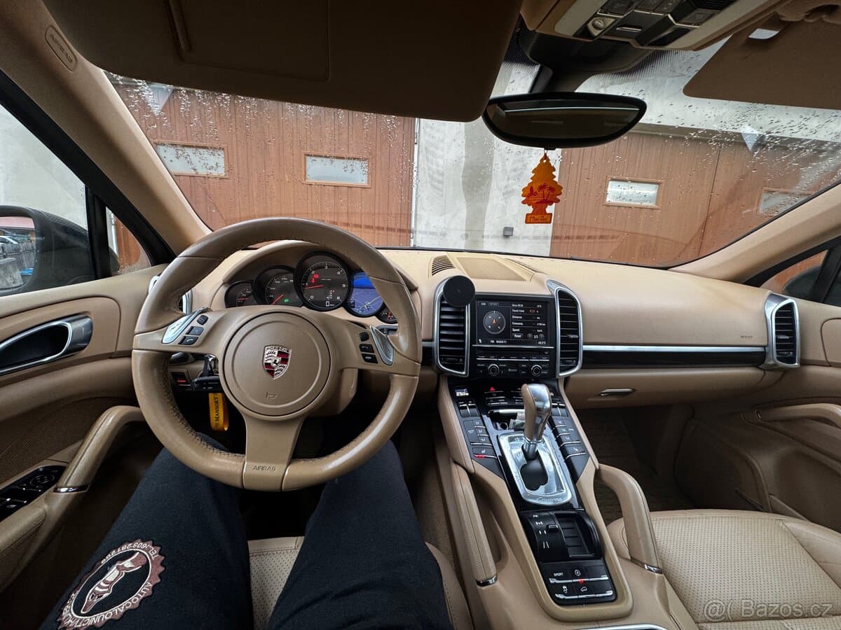 2010 Porsche CAYENNE - 12
