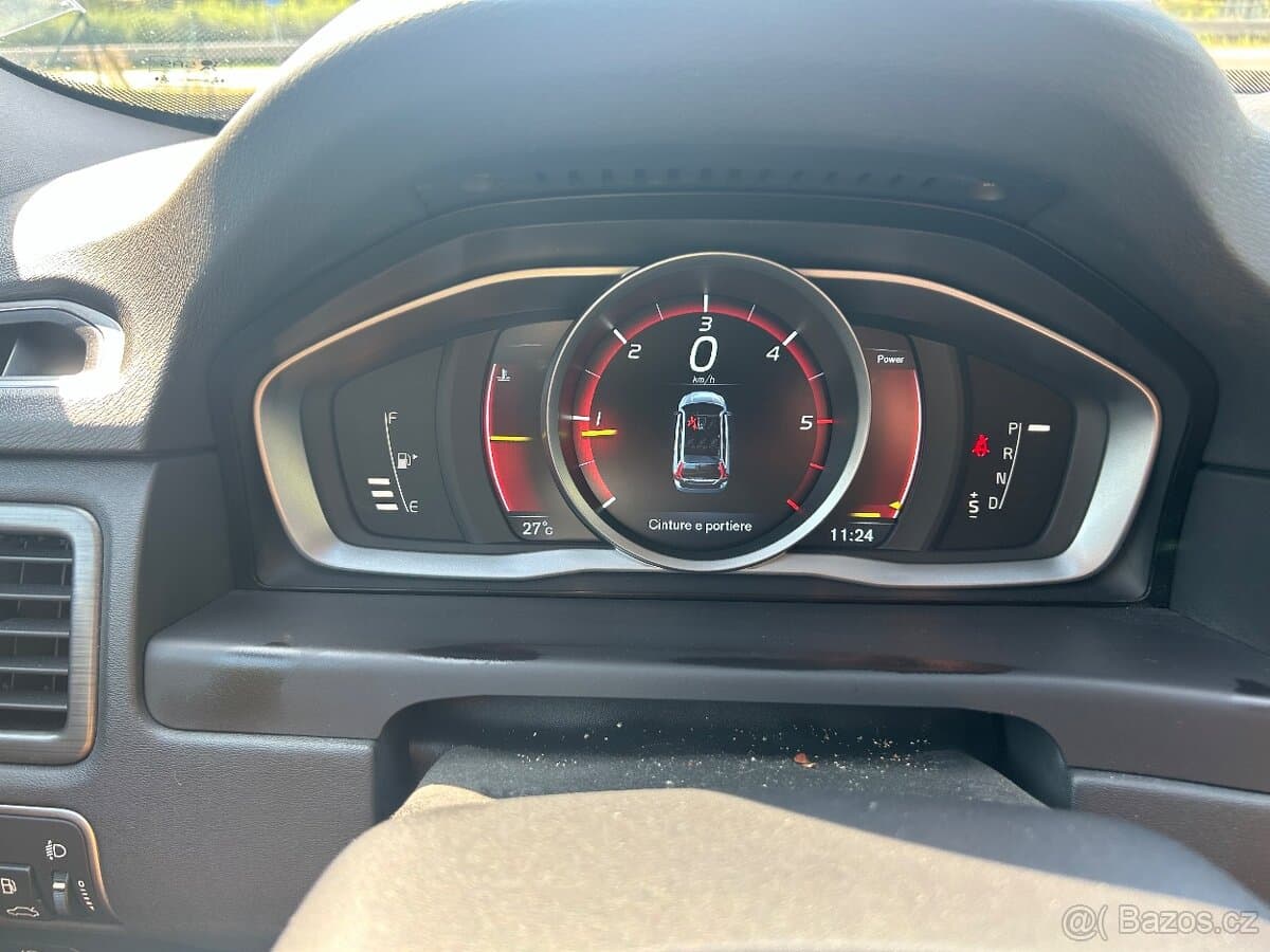 2015 Volvo V70 - 12
