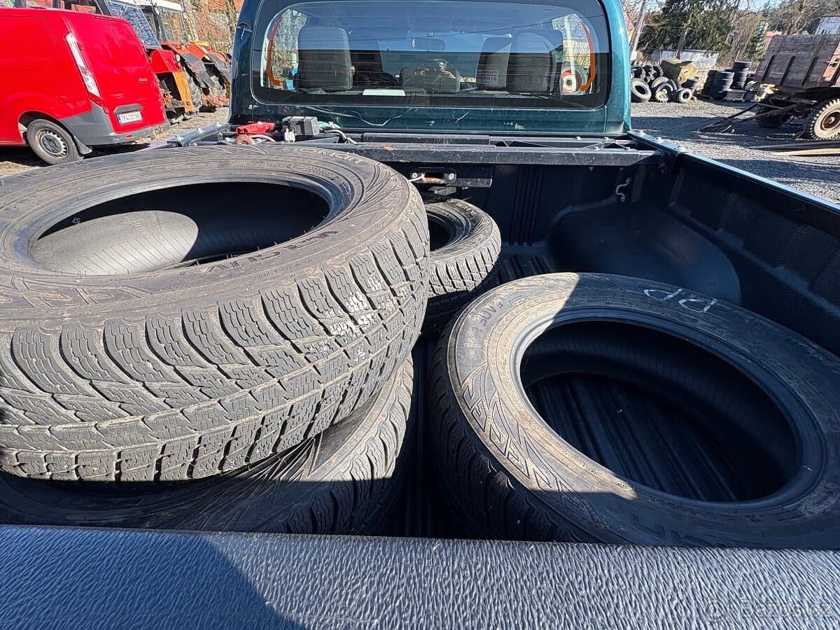 2017 Toyota HILUX - 12