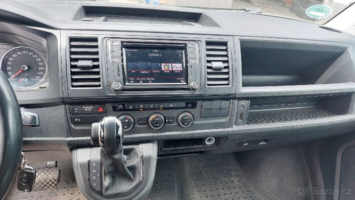 2017 Volkswagen CARAVELLE - 12