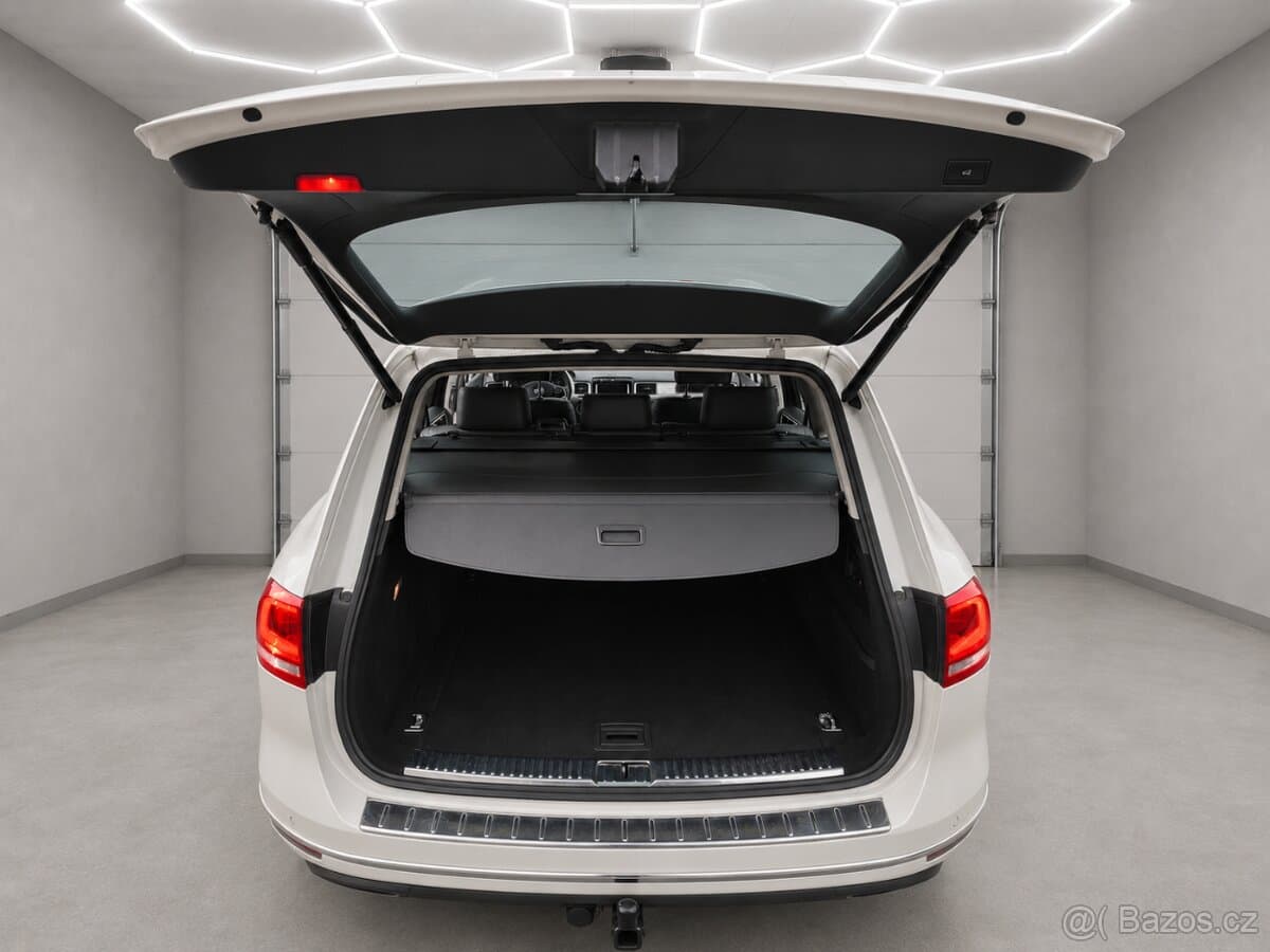 2011 Volkswagen TOUAREG - 12