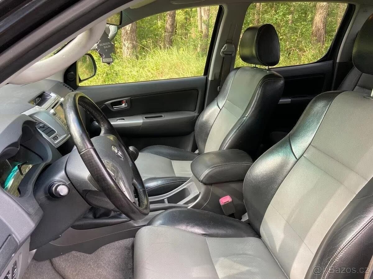 2012 Toyota HILUX - 12